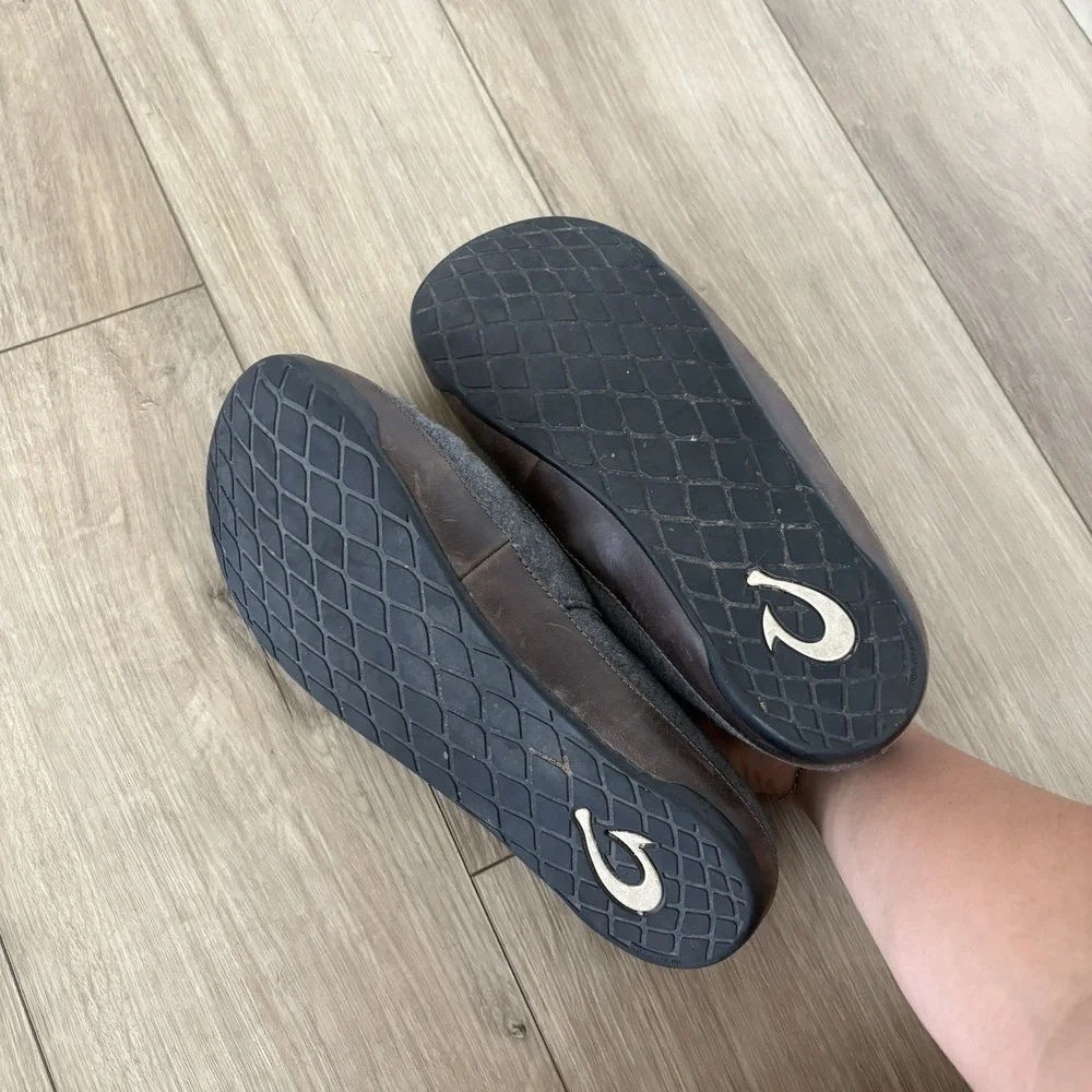 OluKai Mahana Slippers Men's Size 12 Grey Quilted Textile Leather Slip On 10451
